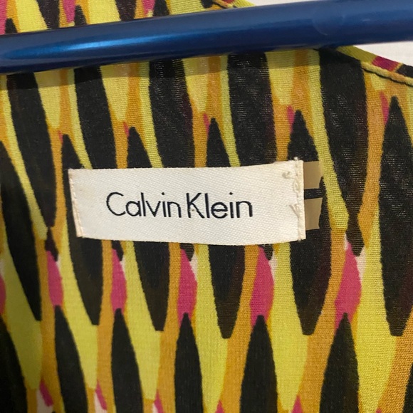 Calvin Klein A symmetrical dress - Picture 3 of 3